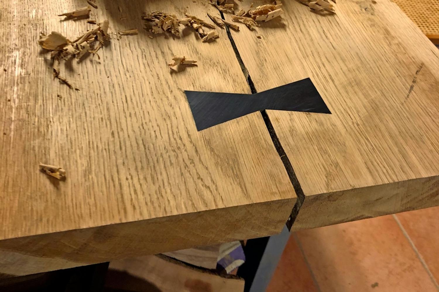 En “sommerfugl” forhindrer revnen i at løbe. En “sommerfugl” forhindrer revnen i at løbe.